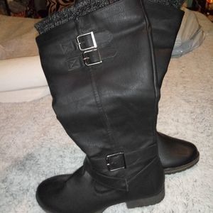 Brand new never worn black boots